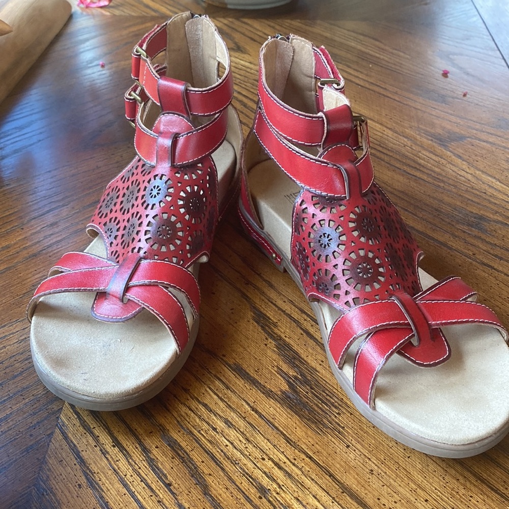 Spring step L’Artiste Dezra zip back wedge gladiator size 10.5-11 or 42